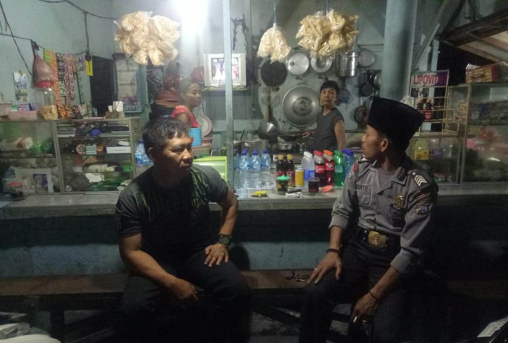 Sambang Pemukiman, Babinkamtibmas Dupak Sampaikan Pesan Kamtibmas