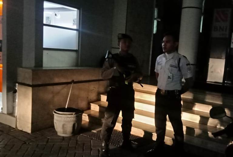 Antisipasi Kerawanan, Satsabhara Polres Tanjung Perak Lakukan Patroli Rutin di Kantor Bank