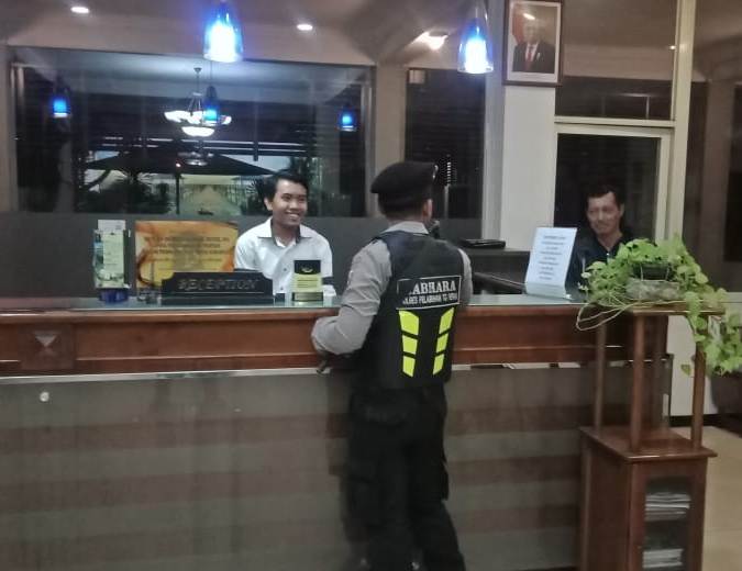 Satsabhara Polres Tanjung Perak Gelar Patroli Malam di Hotel Pacific, Waspadai Aksi 3C