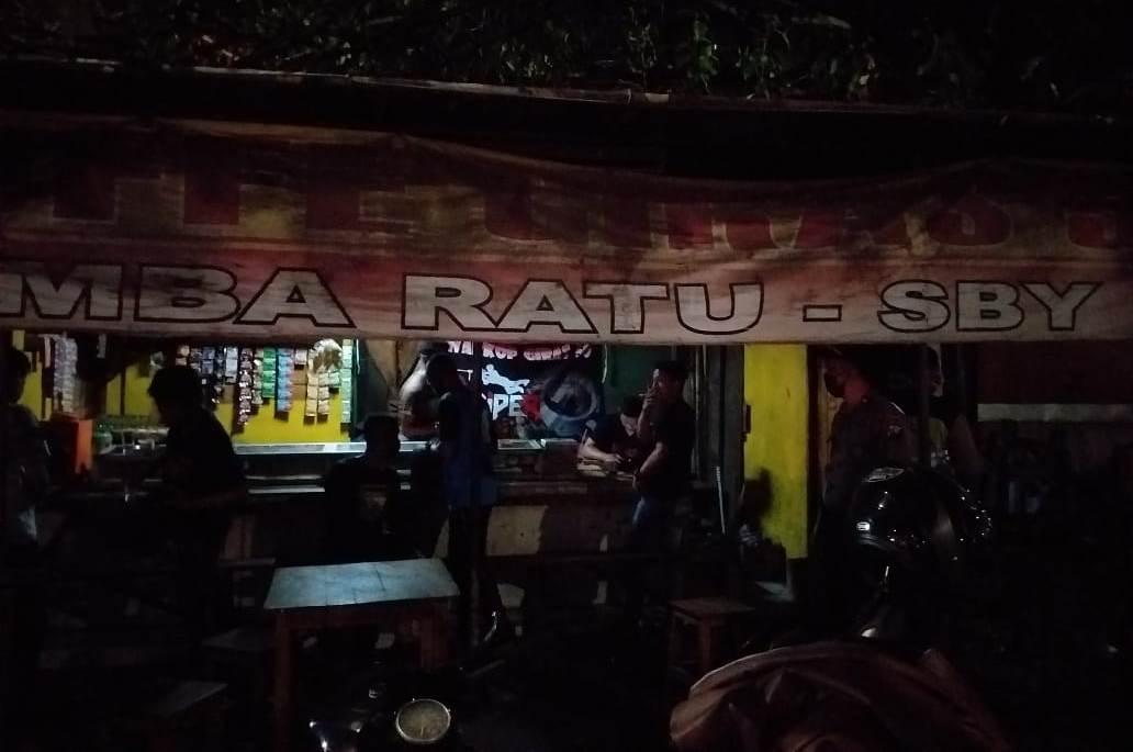 Polsek Krembangan Lakukan Aksi Pembubaran Kerumunan di Warkop