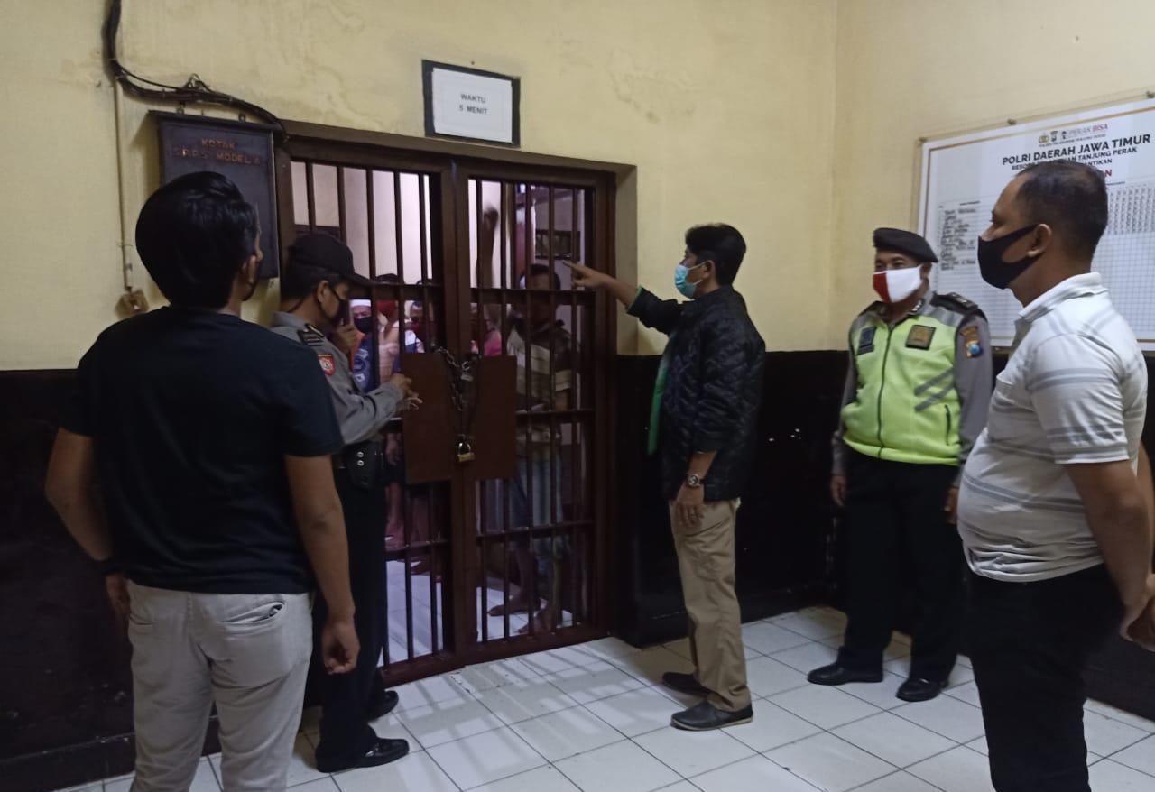 Cegah Penyelundupan Barang Terlarang, Polsek Pabean Cantikan Lakukan Pengecekan Tahanan