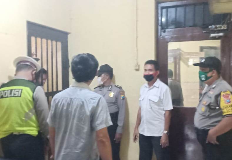 Polsek Semampir Cegah Penyelundupan Barang Terlarang Melalui Pemeriksaan Ruang Tahanan