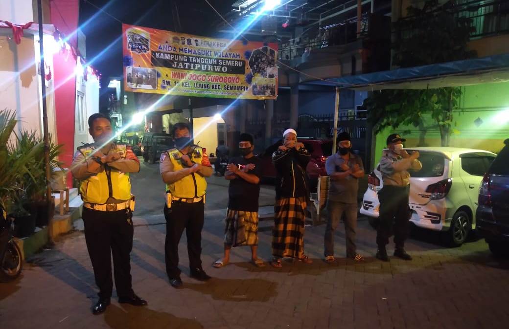 Polsek Semampir Gelar Patroli Malam di Kampung Tangguh, Pastikan Penerapan Protokol Kesehatan