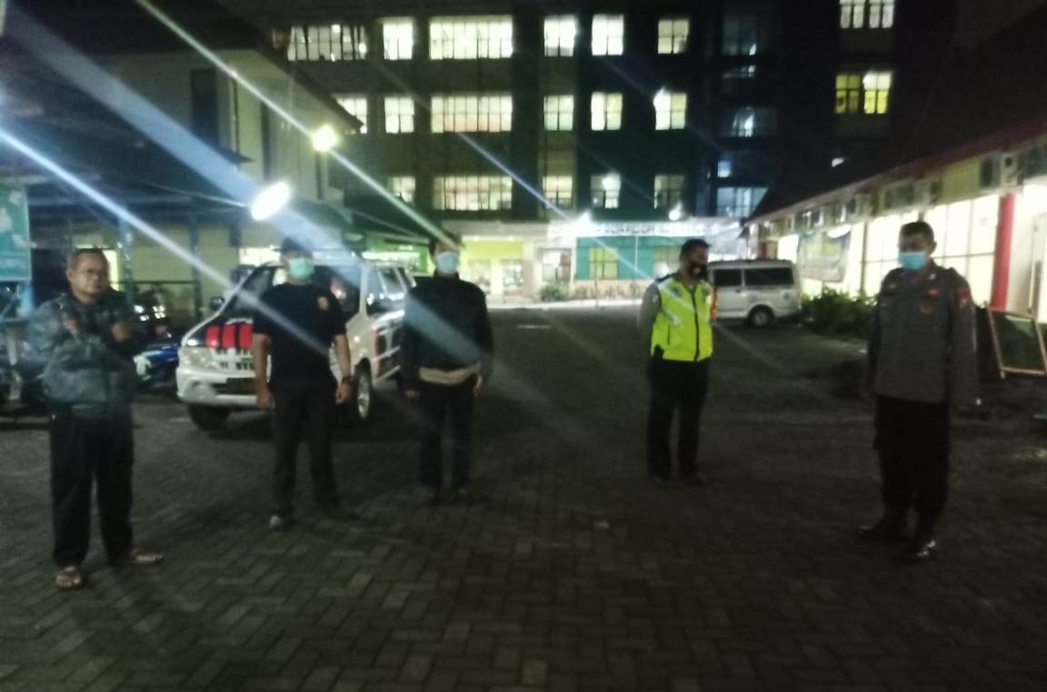 Polsek Semampir Lakukan Patroli di Rumah Sakit Paru, Cegah Pengambilan Paksa Jasad Pasien Covid-19