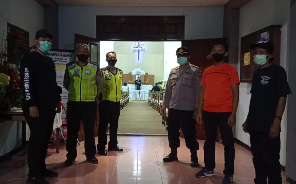 Wakapolsek Krembangan Pimpin Pengamanan Kebaktian Paskah di Gereja HKBP Tanjung Sadari