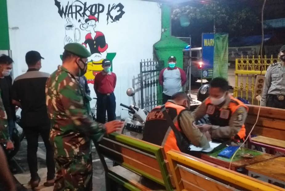 Polsek Pabean Cantikan Lakukan Operasi Penertiban Masker di Warkop-Warkop, Tekan Penyebaran Covid-19