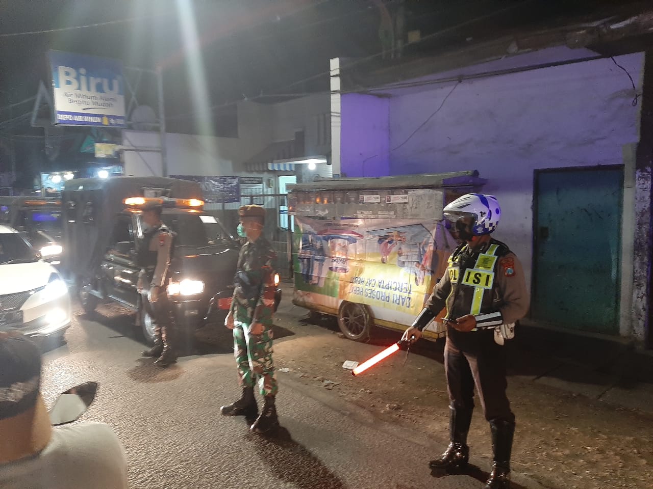 Polsek Semampir Bareng Instansi Samping Gelar Operasi Jam Malam & Penertiban Masker di Warung-Warung Sesuai Penerapan PPKM Darurat