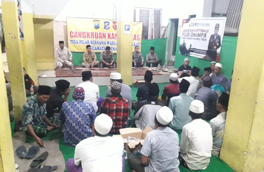 Kapolsek Semampir Sampaikan Penyuluhan Narkoba di Acara Cangkrukan Senin Militan
