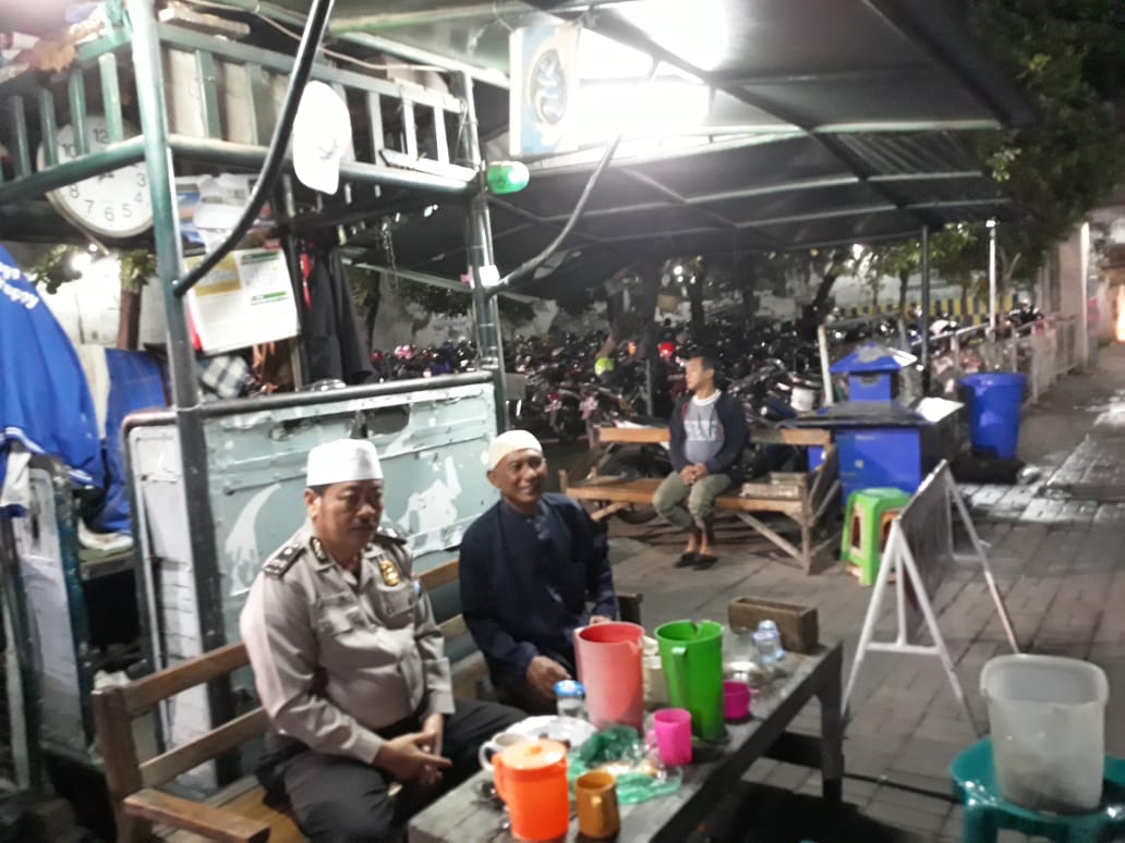 Pengunjung Ampel Membludak, Polsek Semampir Antisipasi Keamanan