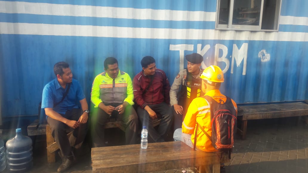 Satsabhara Polres Tanjung Perak Sampaikan Pesan Kamtibmas Kepada TKBM