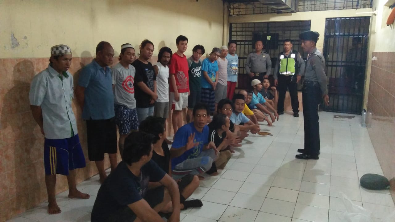 Polsek Krembangan Laksanakan Pengecekan Malam Tahanan
