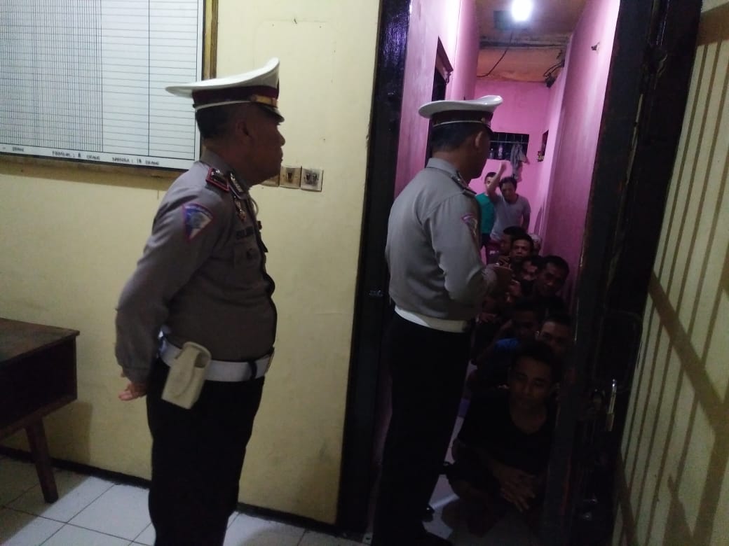 Cegah Tahanan Melarikan Diri, Polsek Semampir Lakukan Cek Rutin Setiap Pagi & Malam