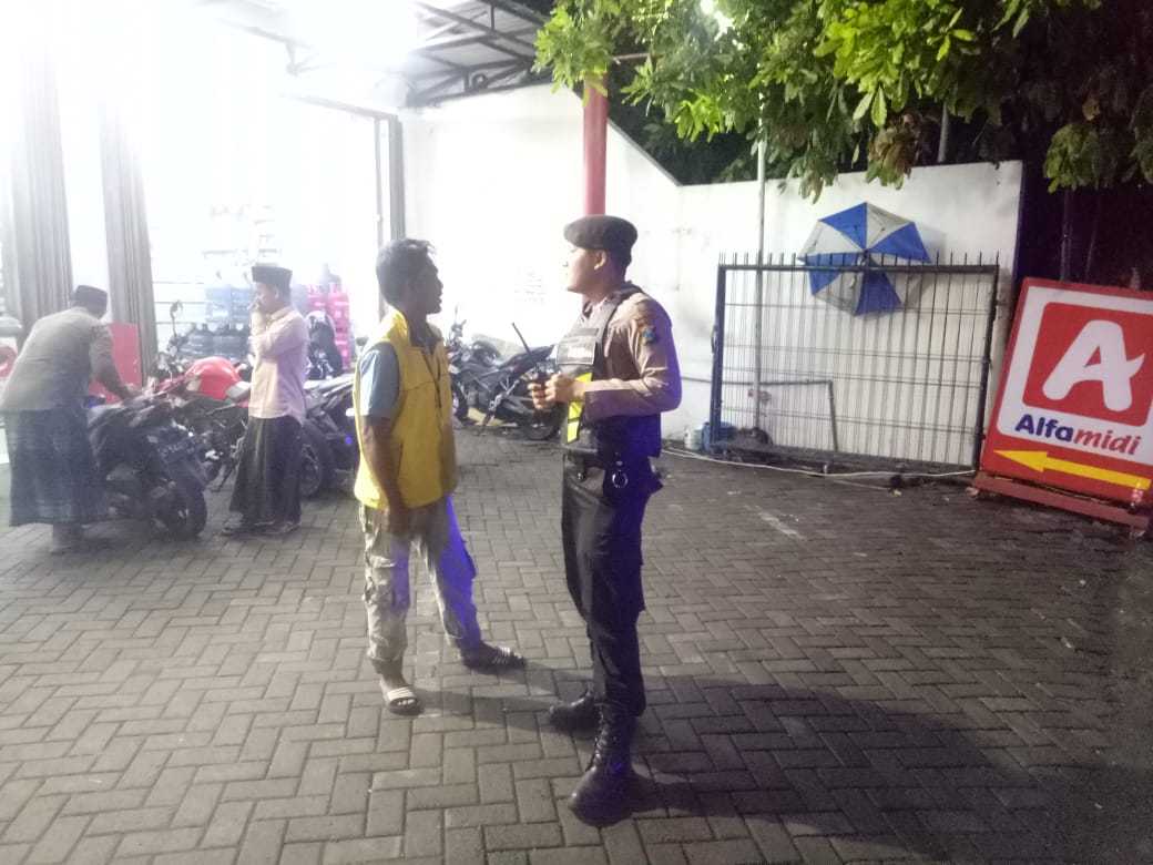 Satsabhara Polres Tanjung Perak Patroli Mini Market, Sampaikan Waspada Curanmor