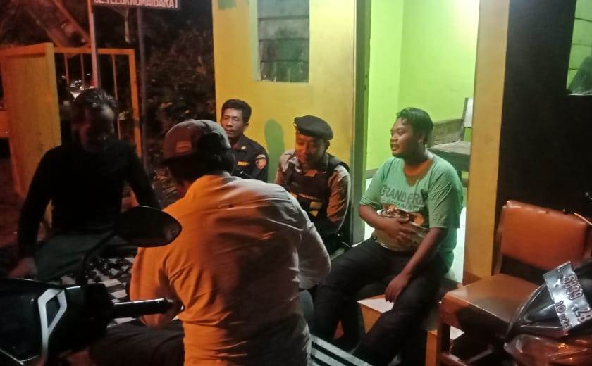 Satsabhara Polres Tanjung Perak Gelar Patroli Malam di Pemukiman, Ciptakan Rasa Aman