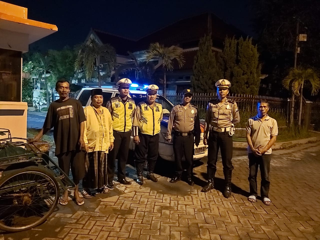Polsek Asemrowo Gelar Patroli Malam di Pemukiman, Antisipasi Kerawanan