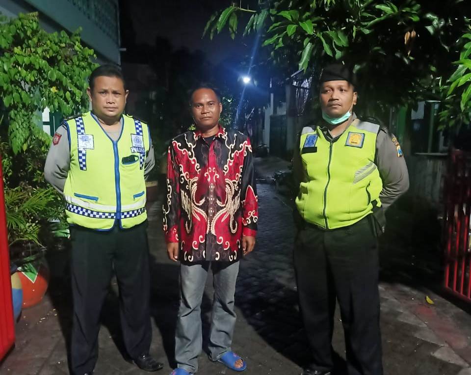 Polsek Krembangan Lakukan Pengamanan di Acara Hajatan Resepsi Pernikahan Warga