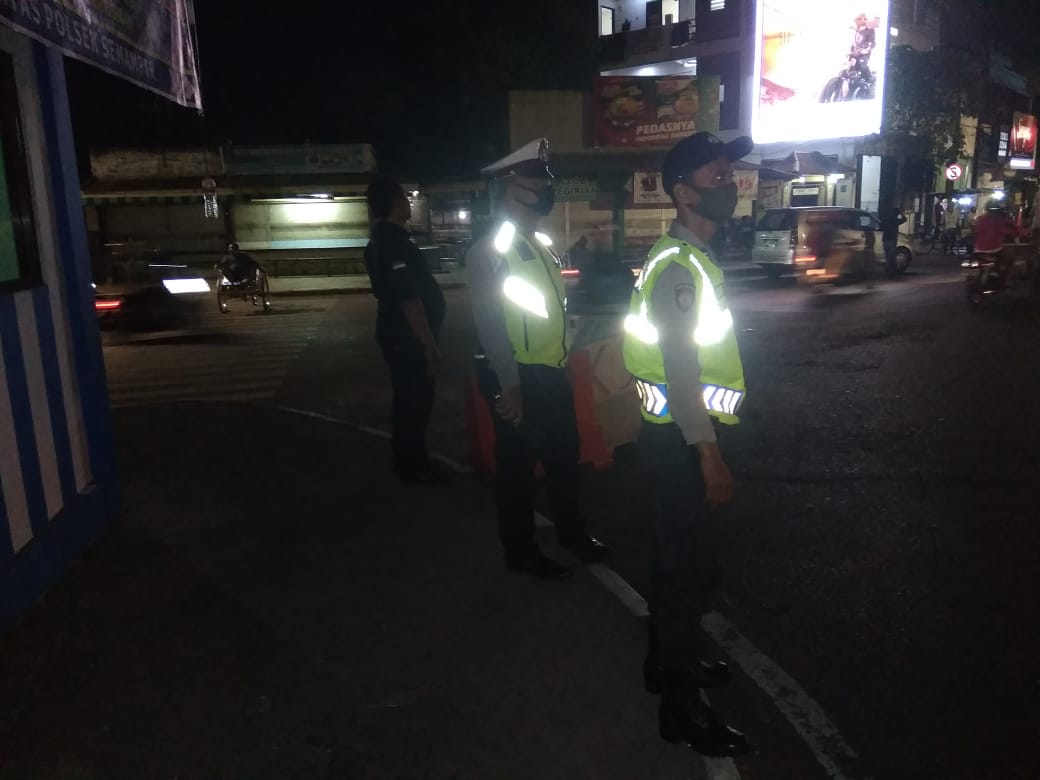 Polsek Semampir Pantau Keamanan Malam Takbir