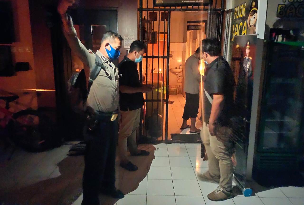Antisipasi Tahanan Sakit, Polsek Asemrowo Laksanakan Cek Rutin Pagi & Malam
