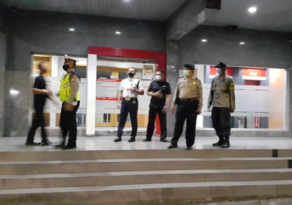 Polsek Pabean Cantikan Gelar Patroli Malam Antisipasi Kerawanan di Kantor Bank