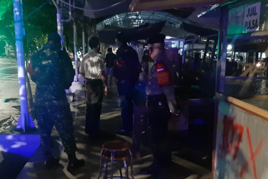 Polsek Semampir Laksanakan Operasi PPKM di Warung & Mini Market