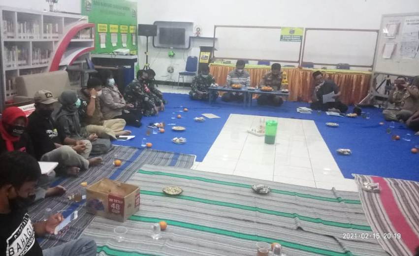 Kapolsek Asemrowo Bersama Danramil & Camat Sosialisasikan PPKM Mikro Kepada Pengurus Kampung
