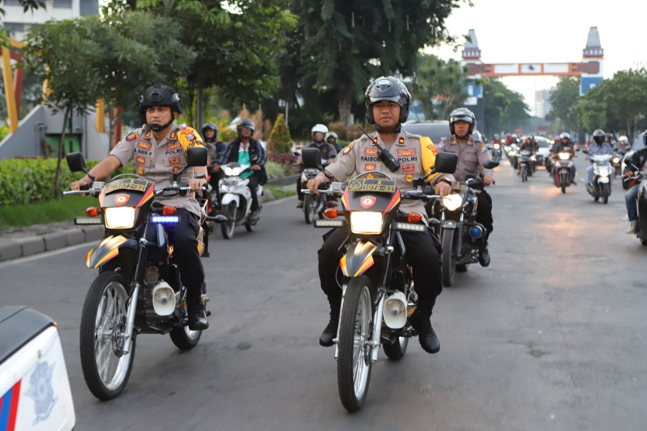Pantau Keamanan Jelang Pemilu, Kapolres Tanjung Perak Lakukan Show of Force