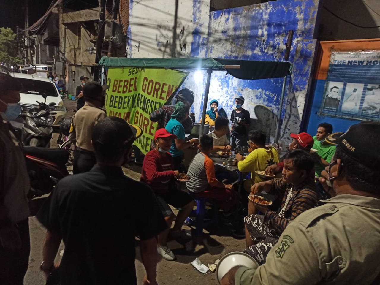 Polsek Kenjeran Bersama Instansi Samping Gelar Operasi Jam Malam di Jalan Kyai Tambak Deres