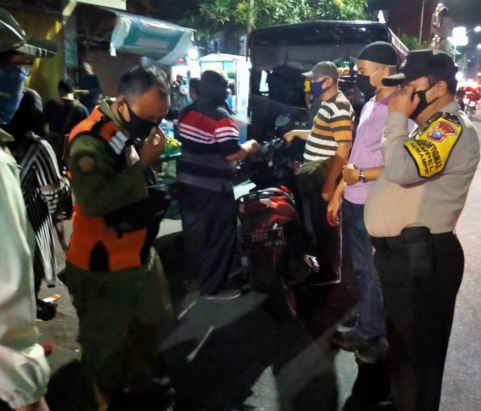 Polsek Semampir Lakukan Razia Masker Bersama Instansi Samping