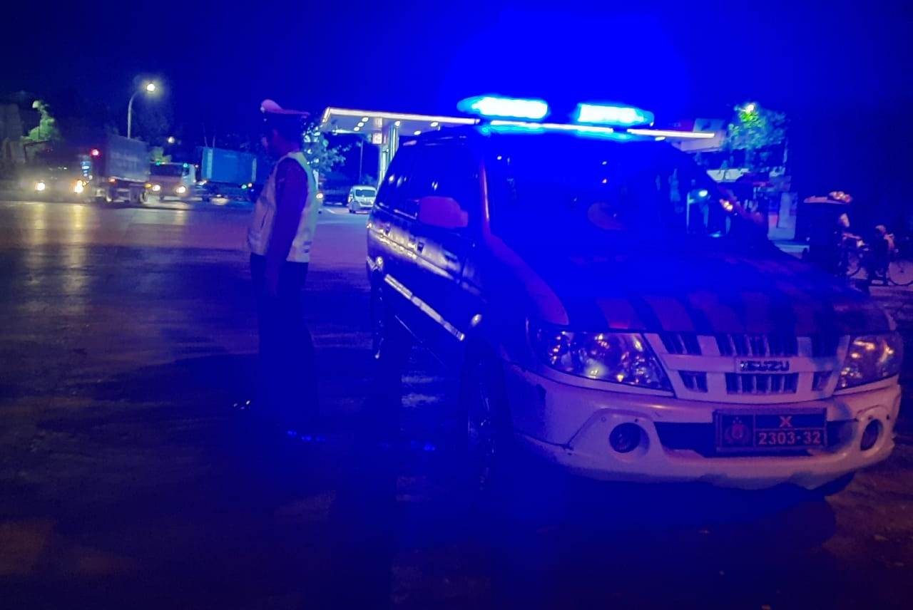 Polsek Krembangan Gelar Patroli Malam di SPBU, Sampaikan Pesan Waspada Kriminalitas