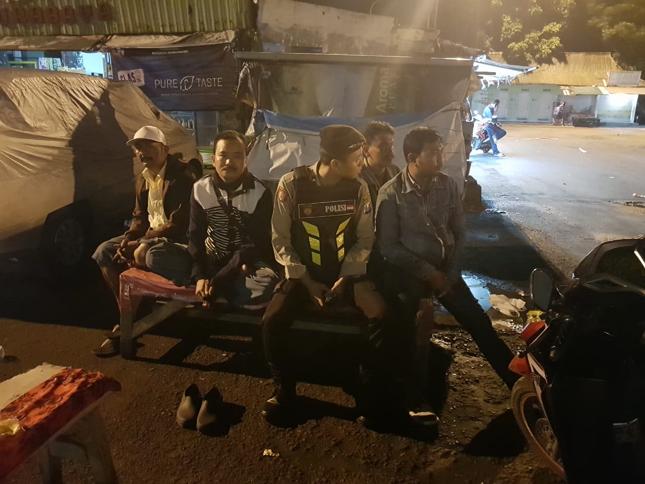 Satsabhara Polres Pelabuhan Tanjung Perak Patroli Dialogis Bersama Sopir Angkot