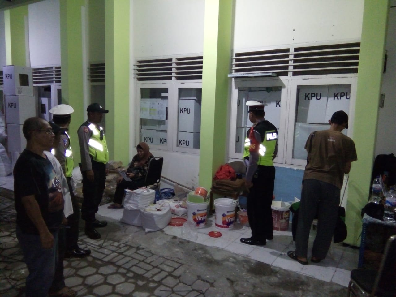 Polsek Pabean Cantikan Gelar Patroli Malam, Pastikan Keamanan Logistik Pemilu