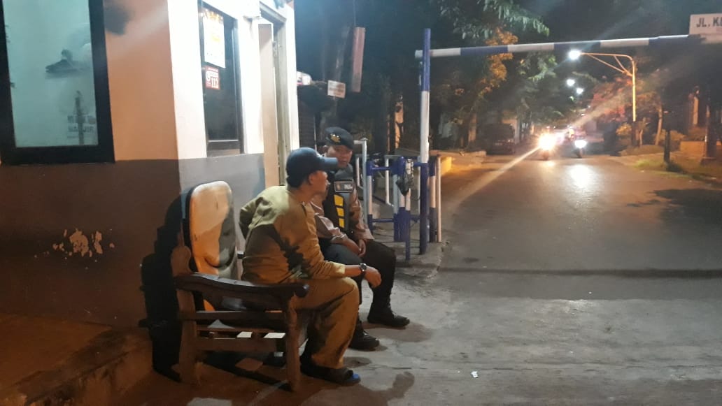 Satsabhara Polres Tanjung Perak Patroli Pemukiman, Ciptakan Rasa Aman di Masyarakat