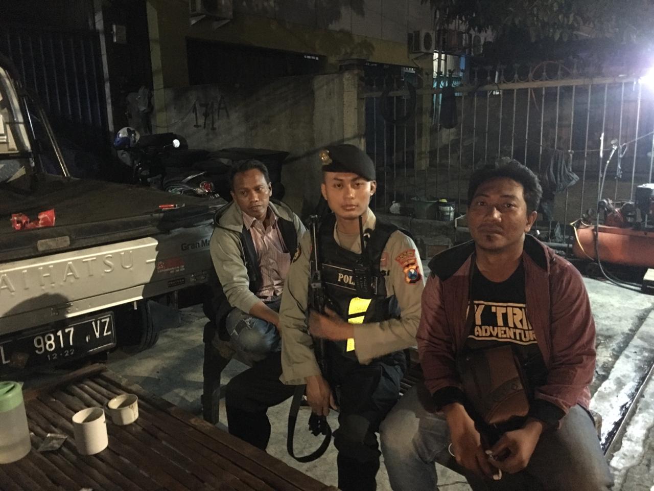 Satsabhara Polres Tanjung Perak Pantau Keamanan Wilayah Melalui Patroli Malam
