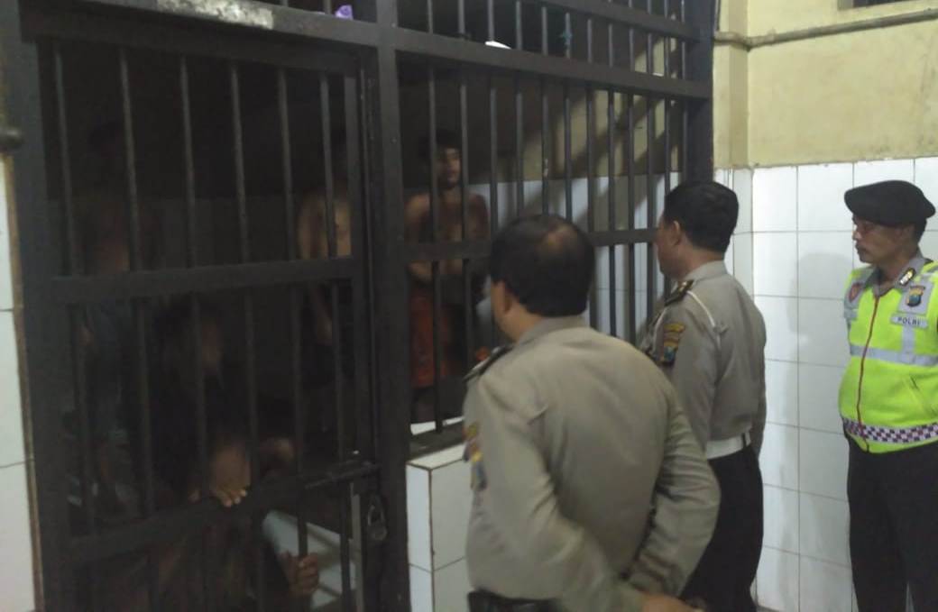 Polsek Kenjeran Laksanakan Pengecekan & Penggeledahan Tahanan