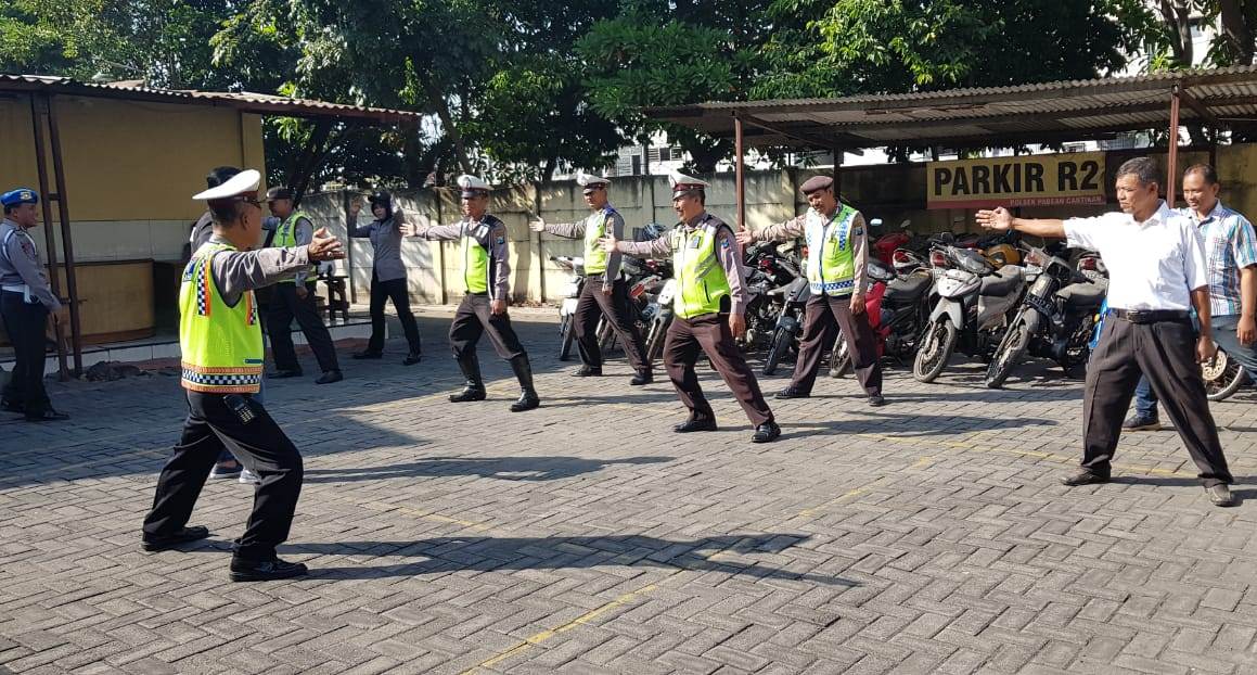 Polsek Pabean Cantikan Gelar Kamis Pak Polis, Latihan Gerakan Pengaturan Lalin