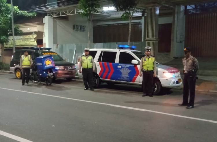 Beri Jaminan Rasa Aman, Polsek Krembangan Gelar Patroli Rutin di Malam Hari