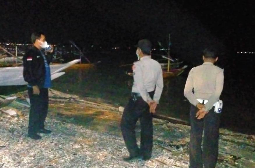 Polsek Kenjeran Pantau Gelombang Laut, Antisipasi Potensi Banjir