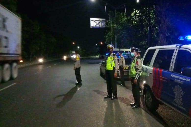 Berikan Jaminan Rasa Aman, Polsek Asemrowo Rutin Lakukan Patroli Mobile