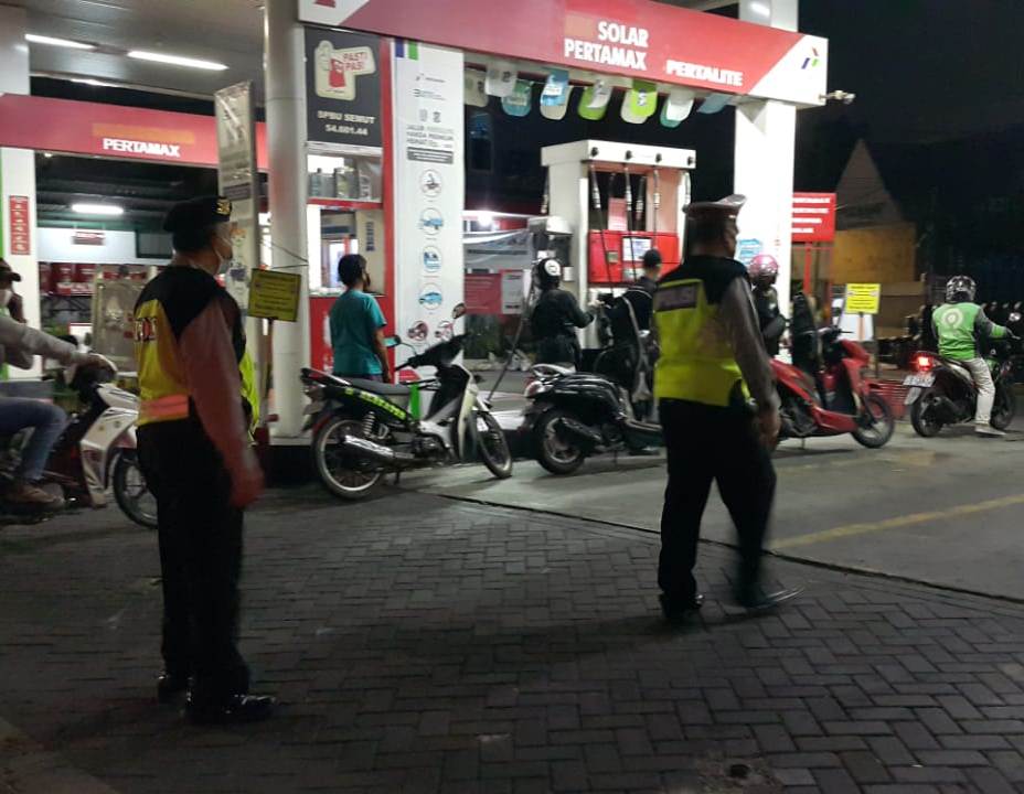 Sambang SPBU, Polsek Pabean Cantikan Gelar Patroli Malam Antisipasi 3C