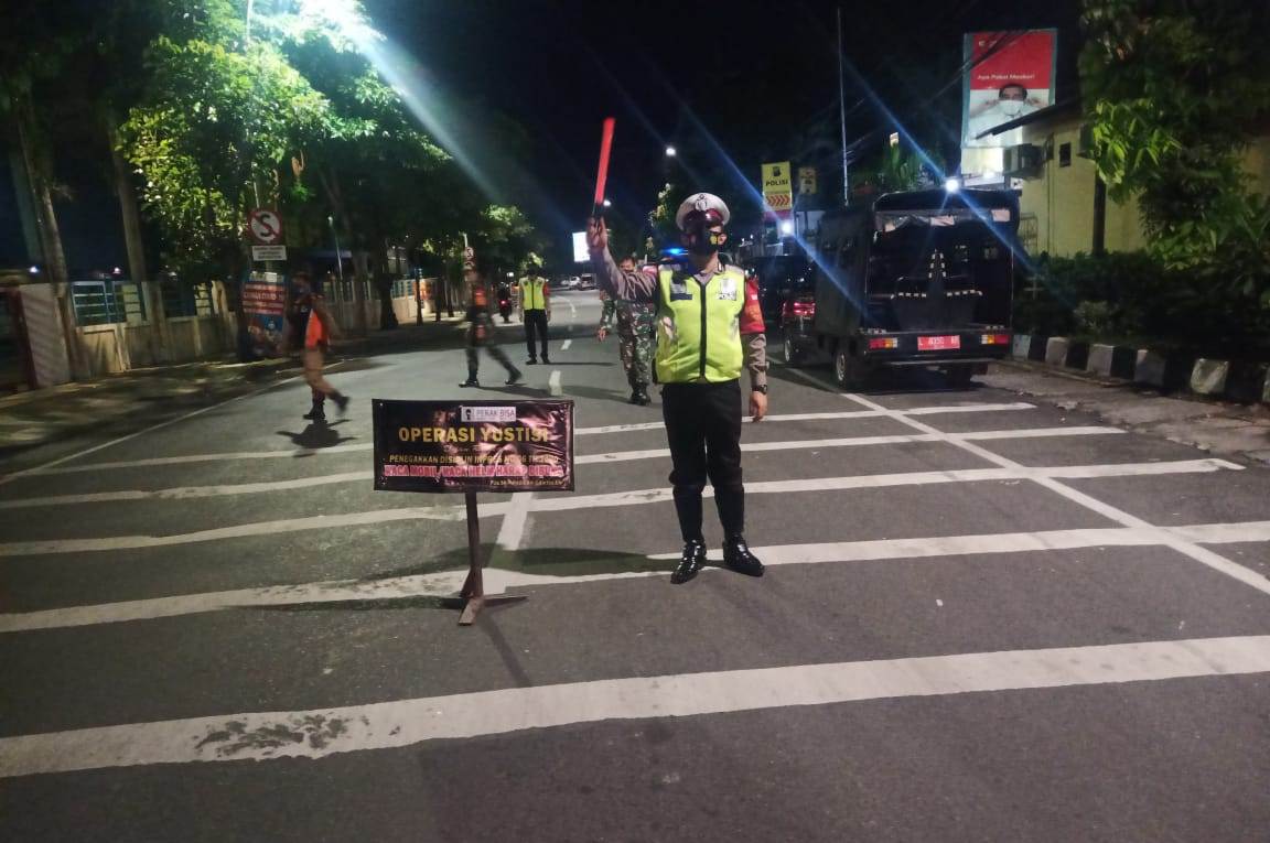 Putus Penyebaran Covid-19, Polsek Pabean Cantikan Gencar Lakukan Operasi Penertiban Masker