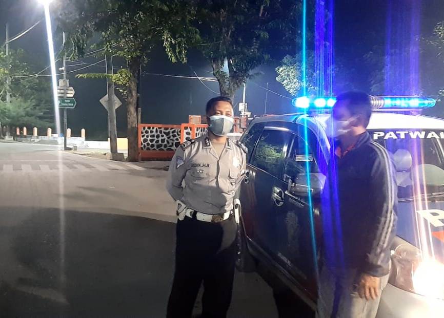 Polsek Kenjeran Pantau Keamanan Wilayah Lewat Patroli di Waktu Malam