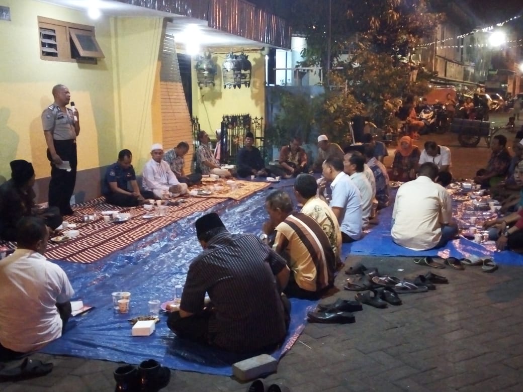 Satbinmas Polres Tanjung Perak Gelar Cangkrukan Kamtibmas Bersama Warga Pegirian