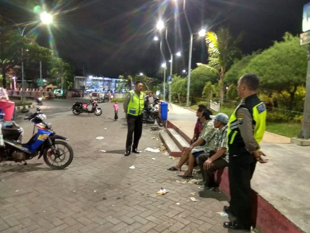 Polsek Kenjeran Patroli Malam ke Taman Suroboyo, Titip Pesan Kamtibmas