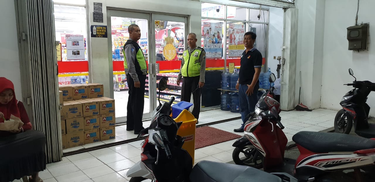 Cegah Tindak Kriminalitas, Polsek Semampir Patroli Mini Market