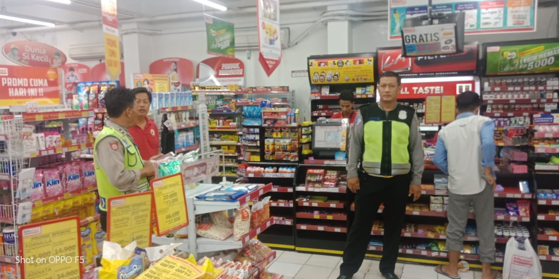 Polsek Semampir Gelar Patroli Malam di Mini Market 24 Jam