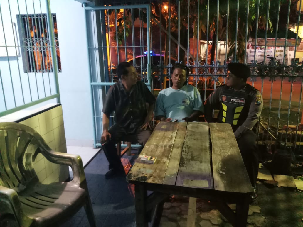 Tekan Kriminalitas 3C,  Satsabhara Polres Tanjung Perak Lakukan Patroli Pemukiman