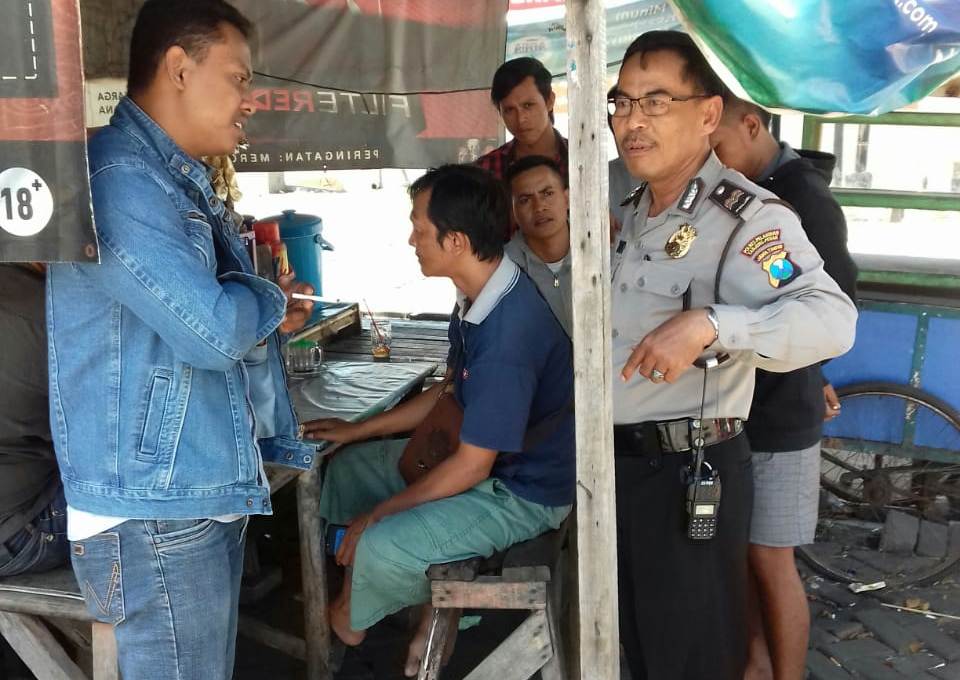 Babinkamtibmas Tambak Sarioso Sampaikan Pesan Kerukunan Ke Pekerja
