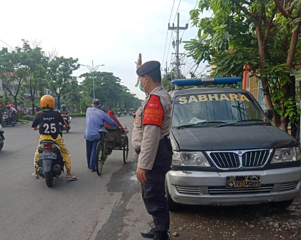 Polsek Krembangan Berikan Pelayanan Melalui Pengaturan Lalu Lintas Pagi