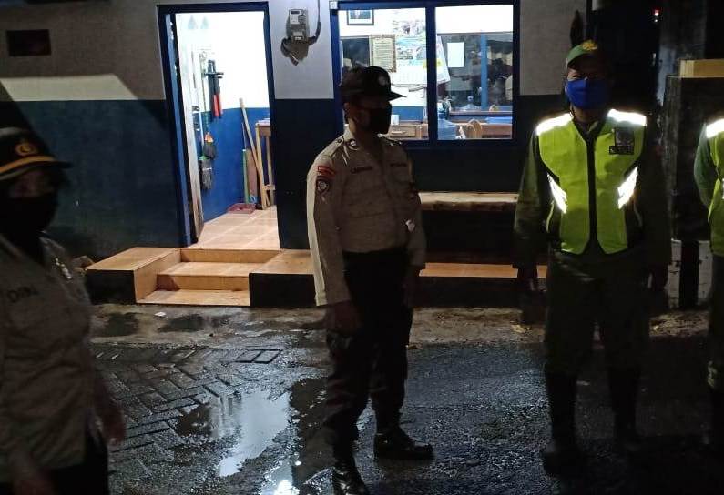 Polsek Kenjeran Gelar Patroli Malam & Operasi PPKM