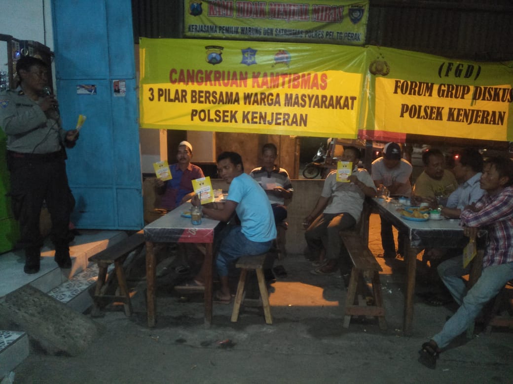 Polsek Kenjeran Gelar Cangkrukan, Bahas Siskamling & Program Unggulan